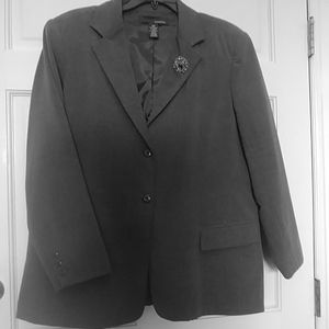 Lined 2 button blazer. Professional Plus